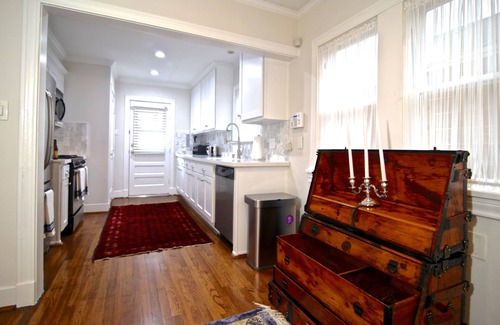 Greenway Plaza-Upper Kirby House | Montrose/River Oaks-walk to restaurants, stores Antique Charm w Modern Amenities