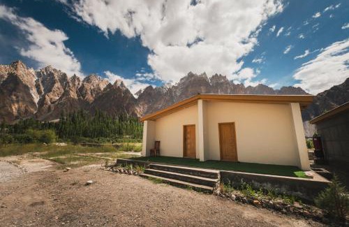 Hunza Hotel | Montvale Resort