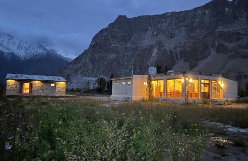 Hunza Hotel | Montvale Resort