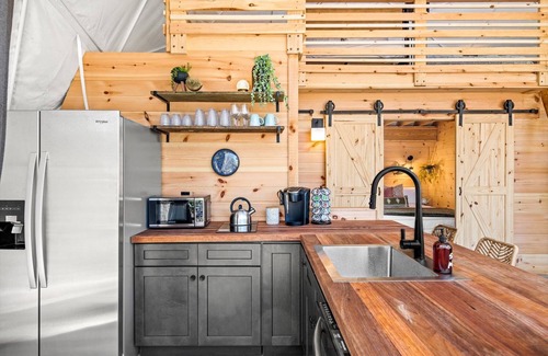 Cosby RV Rental | 🌙💃 Moon Dance Glamping Dome w/Hot Tub, Bath, Kitchen