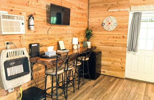Rogers Cabin | "Moon Glow" Cabin - Cozy Climber Retreat in Muir Valley w/Hot-tub!