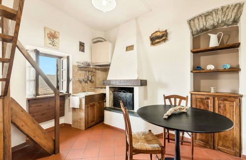 Vezzano Ligure House | Moon in the Castle, Sea Lands