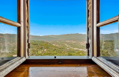 Vezzano Ligure House | Moon in the Castle, Sea Lands