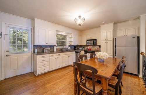 Mid America House | Moonlight Baydream: Lakefront Home w/Private Dock, Large Patio, Fast WiFi & Near Oaklawn & Downtown