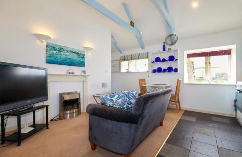 Truro House | Moonlight