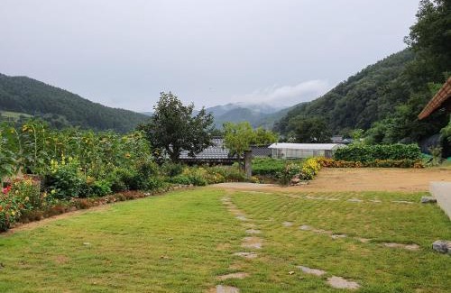 Cheongsong House | Moonlight House