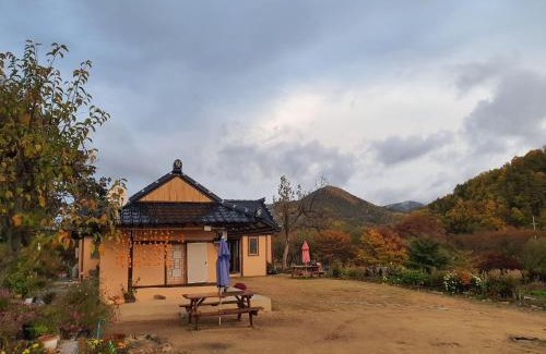 Cheongsong House | Moonlight House