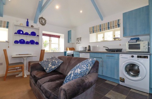 Truro Cottage | MOONLIGHT, pet friendly, with a garden in Truro