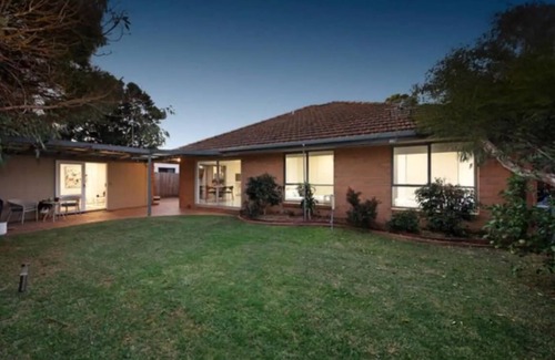 Moorabbin House | Moorabbin Family Retreat 10 mins from the beach