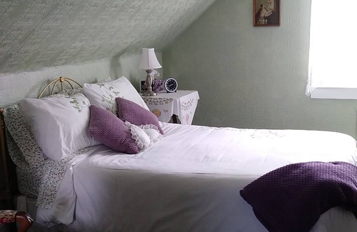 Gardner Creek House | Moore's Specialties Guest House /Relaxing Retreat by the Bay of Fundy