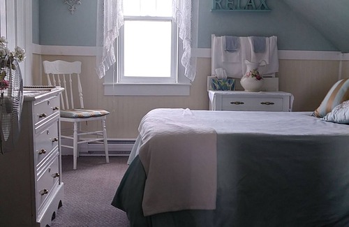 Gardner Creek House | Moore's Specialties Guest House /Relaxing Retreat by the Bay of Fundy