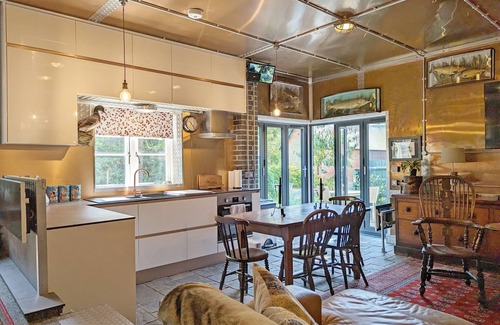 Wickham Cottage | Moorhen Lodge - a town house that sleeps 6 guests in 2 bedrooms