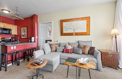 Park City Condo | Moose Mgmt at Stillwater 2013: Queen Bed(Casper)-Gym-Hot Tub-Parking-Game room