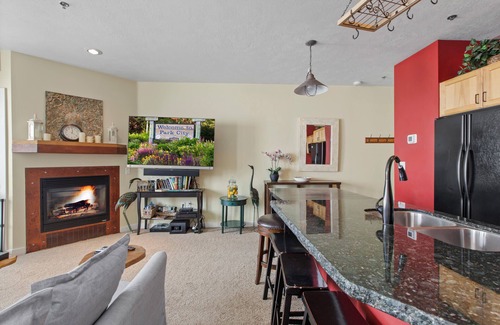 Park City Condo | Moose Mgmt at Stillwater 2013: Queen Bed(Casper)-Gym-Hot Tub-Parking-Game room