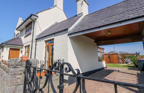 Newborough House | Morannedd