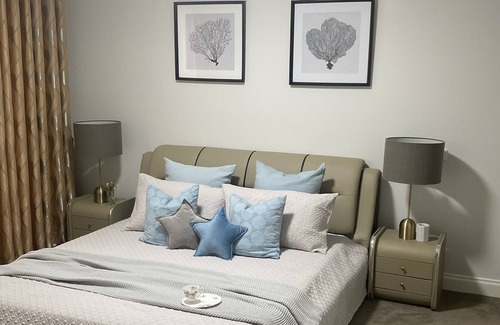 Oakleigh House | Morden & Luxury - Minutes to Shops & Train