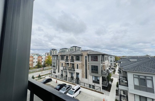 Brampton House | Mordern Brand new 2 Bedroom Townhome close to Airport and shopping centres