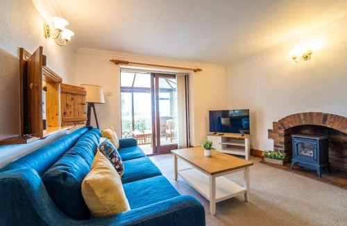 Horning House | Morea Cottage - 2 Bed - Hot tub