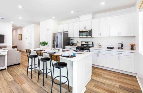 Moreno Valley House | Moreno Valley 3BR Retreat｜Modern Coastal Design｜Private Patio Included #41378