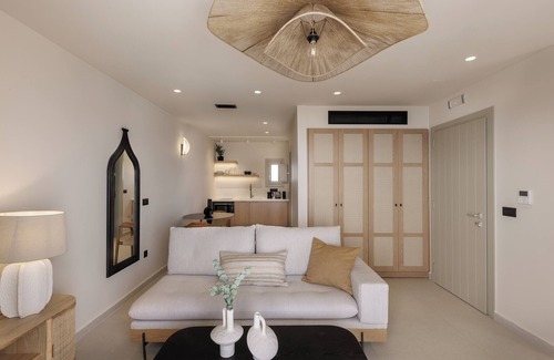 Firostefani House | Morfes Luxury Suites by Caldera Houses