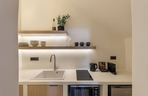 Firostefani House | Morfes Luxury Suites by Caldera Houses