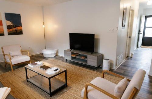 Berea Apartment | "Morning View 2" Cozy Modern Stay - College/Hiking