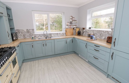 Totland Bay Cottage | MORNINGSIDE, family friendly, luxury holiday cottage in Totland Bay