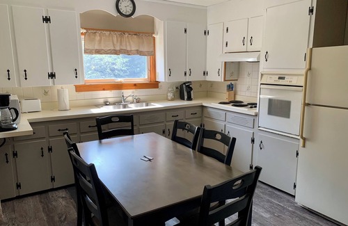 Eastern Vermont House | Morrisville's Home Sweet Home/Simple home with an enjoyable screened in porch.