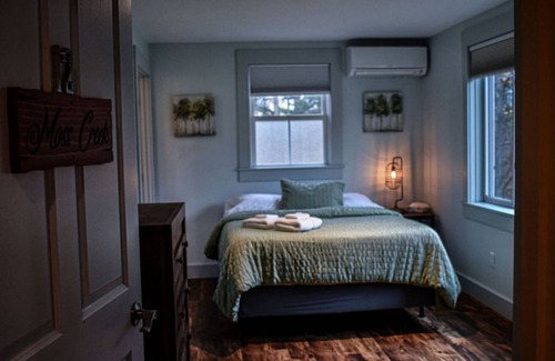 Goshen House | Moss Creek/Brook Road Inn