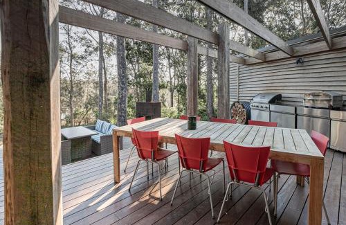 Mossy Point House | Mossy Green Door MTB stay minutes to Mogo Trails