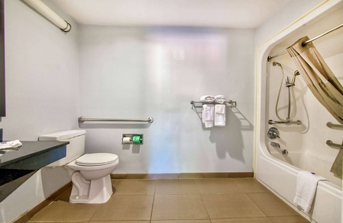 South Arlington Hotel | Motel 6 Arlington, TX