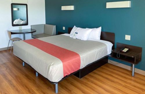 Cameron Hotel | Motel 6 Cameron MO