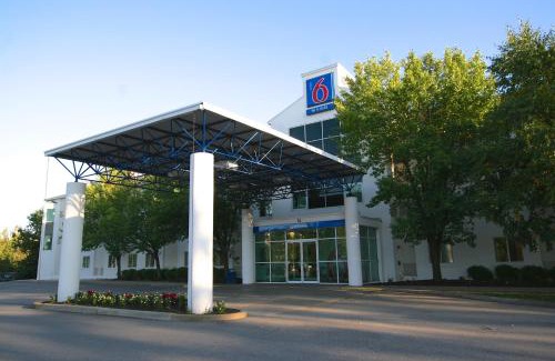 Burlington Hotel | Motel 6-Colchester, VT - Burlington