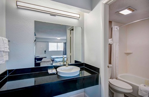 Clintonville Hotel | Motel 6 Columbus, OH - OSU North