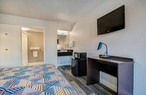Clintonville Hotel | Motel 6 Columbus, OH - OSU North