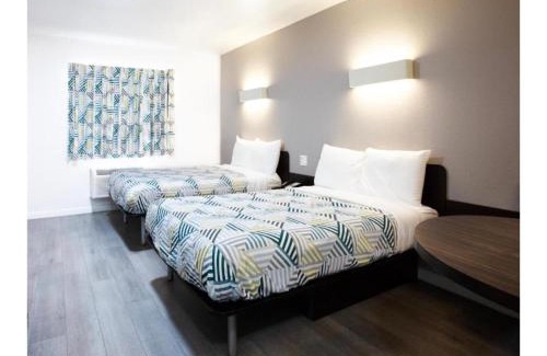 Buckner Terrace - Everglade Park Hotel | Motel 6 Dallas - Fair Park