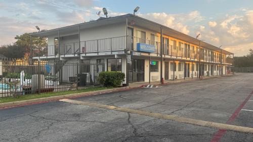 Pleasant Grove Hotel | Motel 6 Dallas, TX – St. Augustine/HWY 175