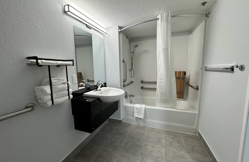 East Syracuse Hotel | Motel 6 East Syracuse, NY – Airport