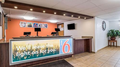 Elk Grove Village Hotel | Motel 6-Elk Grove Village, IL
