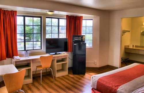 Enfield Hotel | Motel 6 Enfield, CT - Hartford