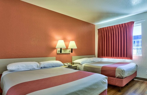 Flagstaff Hotel | Motel 6 Flagstaff, AZ - Butler