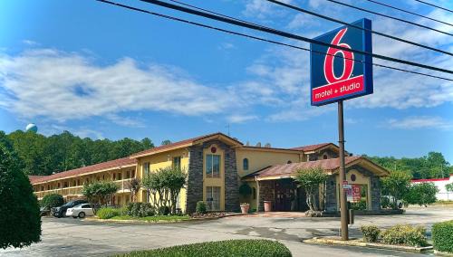 Huntsville Hotel | Motel 6 Huntsville AL University Dr.