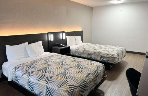 Huntsville Hotel | Motel 6 Huntsville AL University Dr.