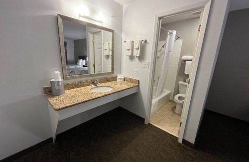 Junction Hotel | Motel 6 Junction, Texas - Llano River