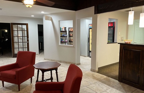 Junction Hotel | Motel 6 Junction, Texas - Llano River