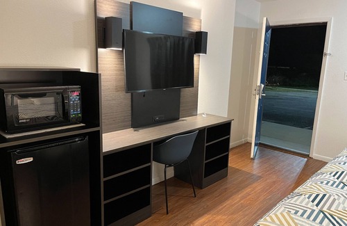 Junction Hotel | Motel 6 Junction, Texas - Llano River