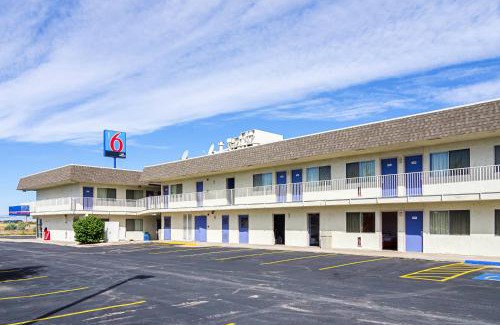 Laramie Hotel | Motel 6-Laramie, WY