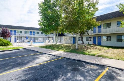 Laramie Hotel | Motel 6-Laramie, WY