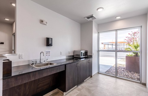 Las Vegas Hotel | Motel 6 Las Vegas, NV - Motor Speedway
