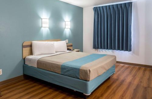 Lincoln City Hotel | Motel 6-Lincoln City, OR